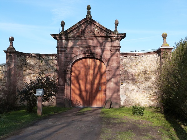 Le portail | vestige restant du monastère Le portail | vestige restant du monastère